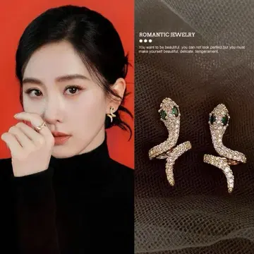 류시시 착용 스네이크 모티브 지르코니아 귀걸이 (2종류 중 선택)