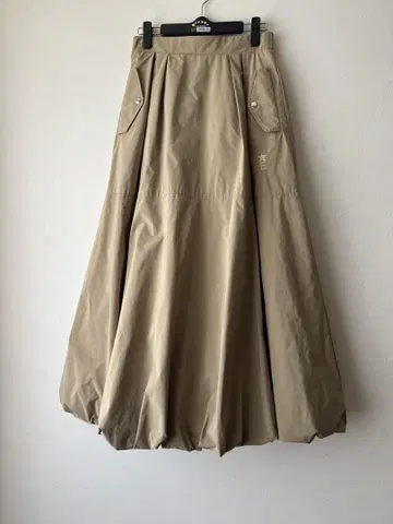 베이지 벌룬 스커트 used