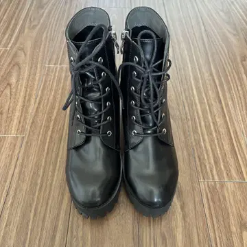 블랙 워크 부츠 힐 포함