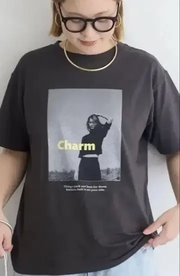 Charm 프린트 티셔츠 L 사이즈 다크 그레이