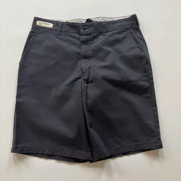 사용된 빨간색 KAP 작업용 반바지