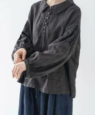 네스트로브 물에 짜서 만든 린넨 카라 부착 블라우스