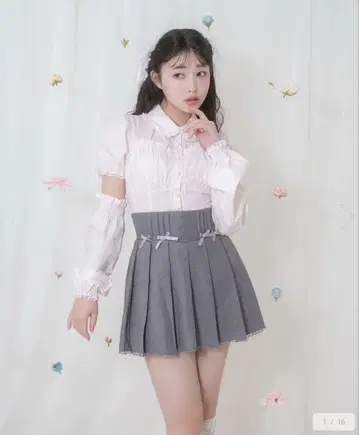 암 커버가 있는 코르셋 스타일의 블라우스