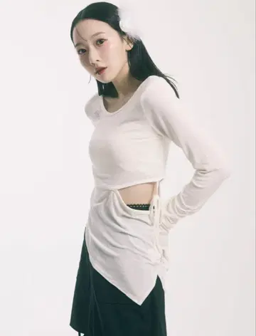 당신을 유혹하는 ASYMMETRY CUTOUT TOPS