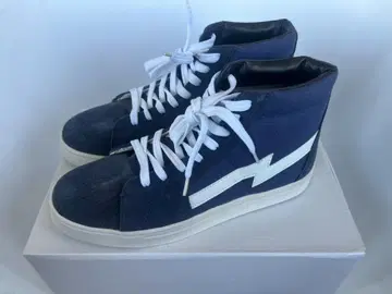 새상품 나노 유니버스 별주 TMT 하이컷 스니커즈 SIZE 40