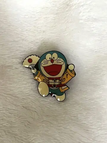 새상품급 도라에몽 핀 배지 레트로