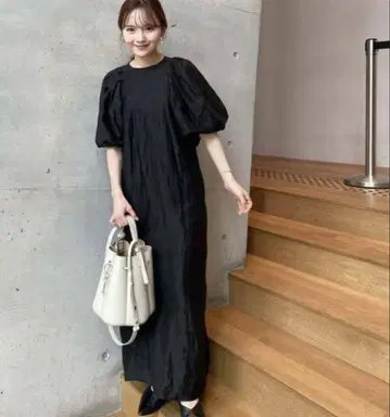 새상품급 미라 오웬 볼륨 슬리브 내로우 플레어 원피스 블랙 퍼프 슬리브