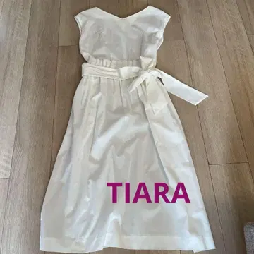 TIARA 화이트 원피스 새상품 허리 리본 포함 이너 포함 사이즈 3