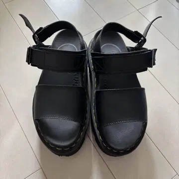 Dr.Martens VOSS QUAD 닥터마틴 통굽 샌들 UK3