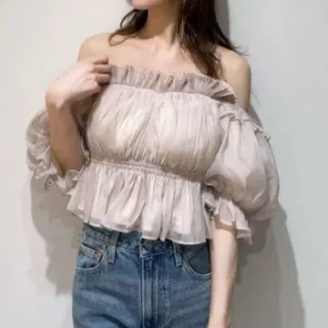 SNIDEL 볼륨 개더 프릴 오프숄더 블라우스
