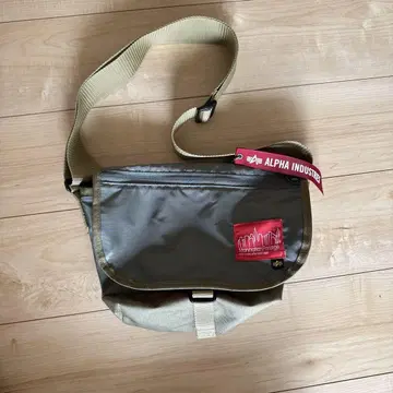 Alpha Industries Manhattan Portage 숄더