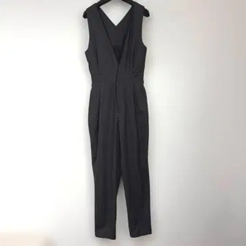 다크 그레이 턱 디자인 V넥 올인원