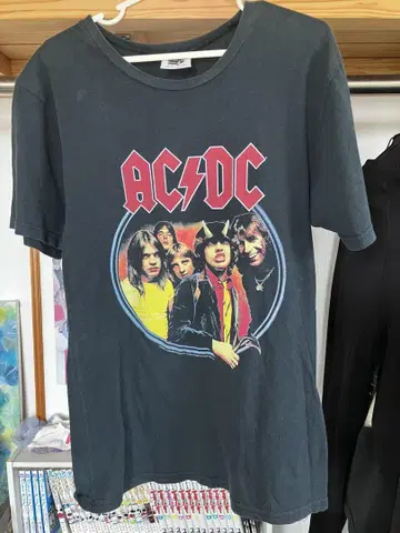 카피라이트 포함 밴딩 티셔츠 ACDC