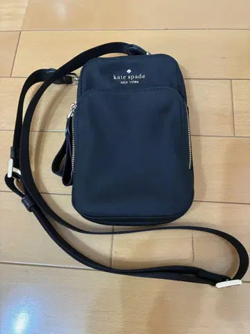 kate spade 블랙 스마트폰 숄더백