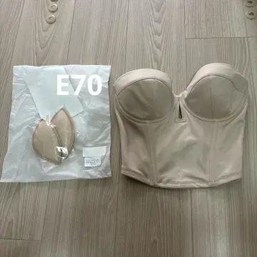트리트 숏 뷔스티에 E70