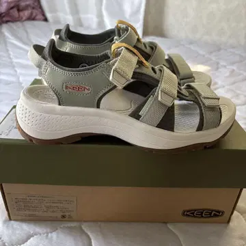 KEEN 스포츠 샌들 그레이/화이트
