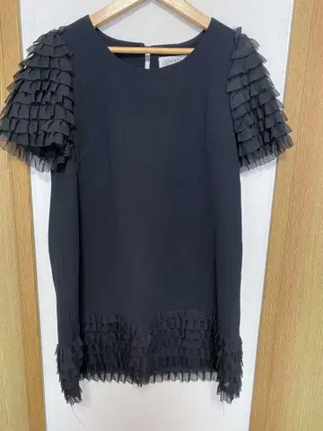 새상품급 한국제 프릴이 달린 블랙 튜닉