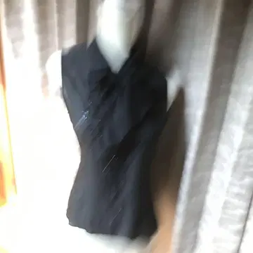 데프레 블랙 슬리브리스 블라우스