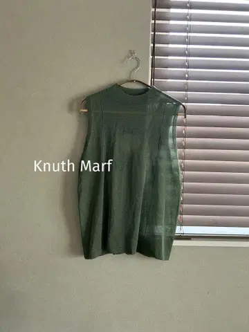 Knuth Marf 슬리브리스 니트 등 디자인