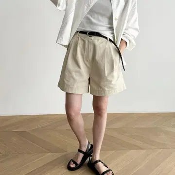 COIN 코튼 턱 숏 팬츠