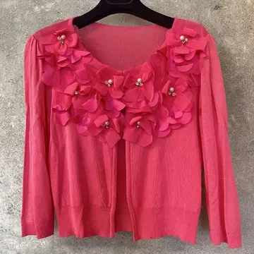 C'est la vie 세라비 꽃 장식 핑크 소매 가디건