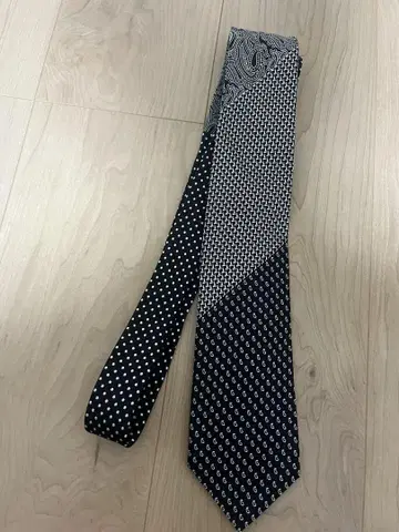 ETRO 실크 넥타이 블랙 화이트