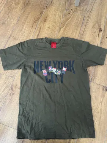 스웨거 NEW YORK CITY 티셔츠 M 사이즈 올리브
