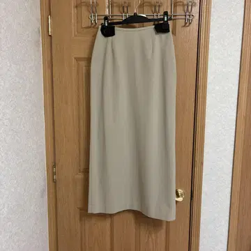 베이지 타이트 스커트 슬릿