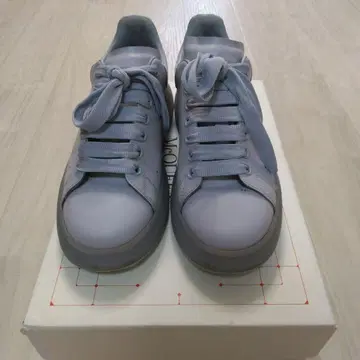 McQueen 스니커즈