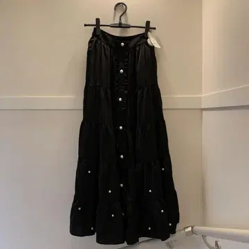 AnkRouge 블랙 플레어 스커트 펄 버튼