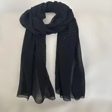 스팽글이 달린 스톨 블랙