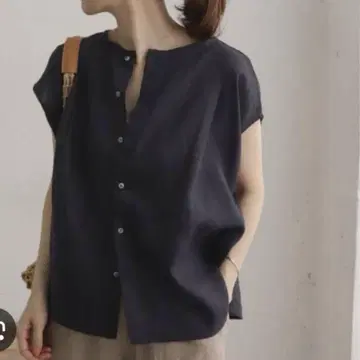어반 리서치 도어스 린넨 2WAY 프렌치 턱 블라우스 네이비
