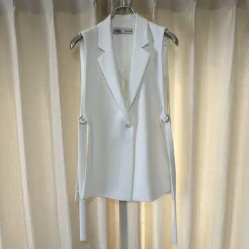 새상품급 ZARA 화이트 슬리브리스 자켓 베스트