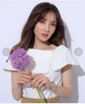 아푸와이저 리셰 오프 숄더 칼라 블라우스