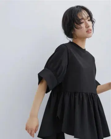 ADAM ET ROPE 블랙 플레어 티셔츠