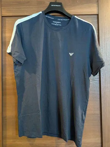 Emporio Armani 다크 블루 티셔츠 아르마니 새상품