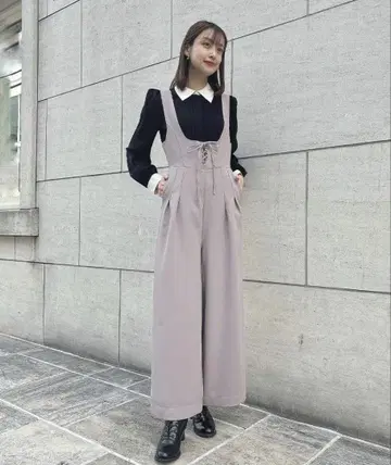 an another angelus 딥 넥 레이스업 살로펫