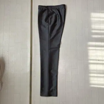 다크 그레이 슬랙스 센터 프레스 턱시도로 사용