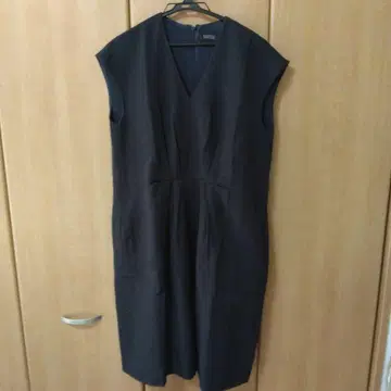 BARNEYS NEW YORK 네이비 슬리브리스 원피스