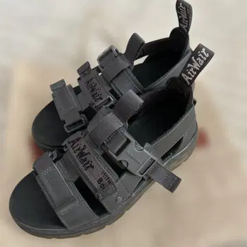 Dr.Martens 닥터마틴 PEARSON 샌들 UK4