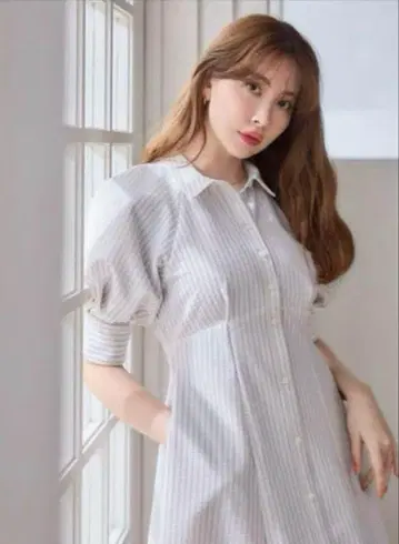 미사용 Herlipto 볼륨 슬리브 스트라이프 드레스