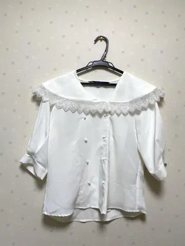 안아나저 앙제라스 빅 칼라 블라우스 반팔 화이트