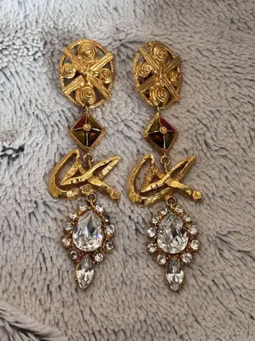 크리스천 라크루아 Christian Lacroix 귀찌