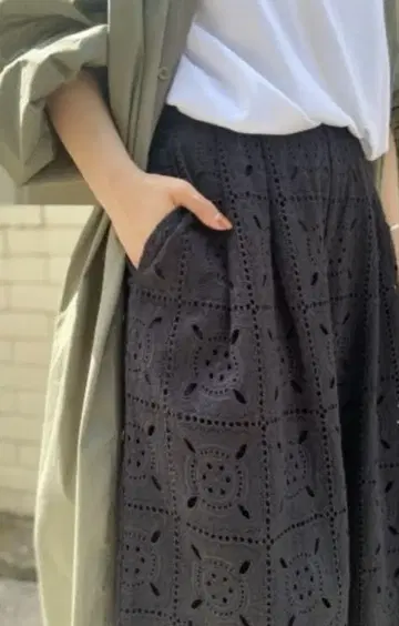 새상품 비어즐리 스퀘어 컷 레이스 팬츠 네이비
