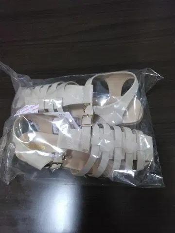 허니즈 구르카 샌들 베이지