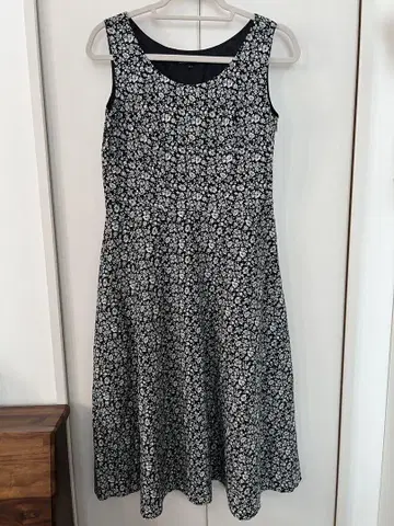 LAURA ASHLEY 꽃무늬 슬리브리스 원피스 11호