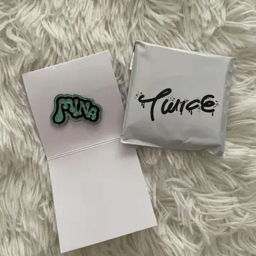 TWICE This is for 랜덤 핀 배지 미나