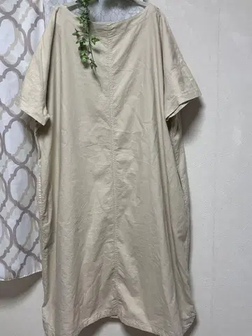 선 밸리 뒷면 포켓 원피스 베이지