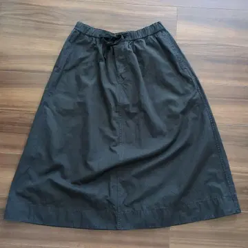 새상품급 MHL. 블랙 플레어 스커트