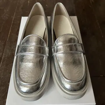 루타론 실버 로퍼 신발 시착 정도